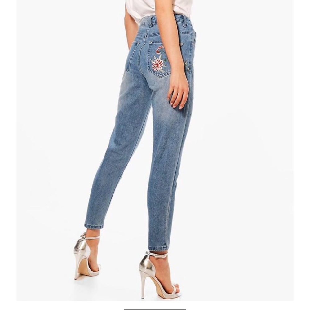 Embroidered mom jeans - Picture 2 of 5